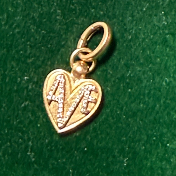 Foundrae Gold and Diamond “Amate” pendant. All 18k. - Picture 3 of 6